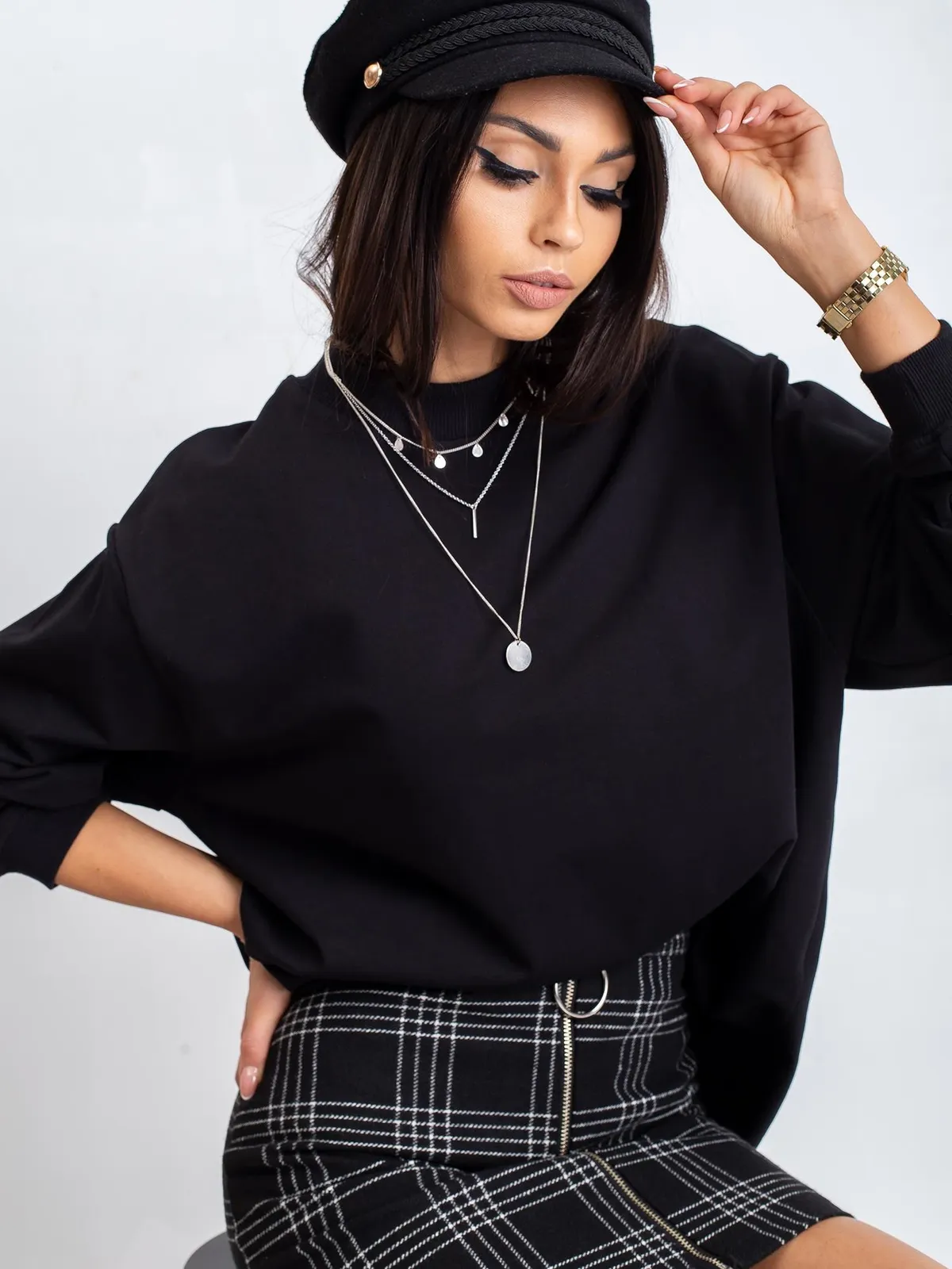 Czarna bawełniana bluza basic - zdjęcie 2