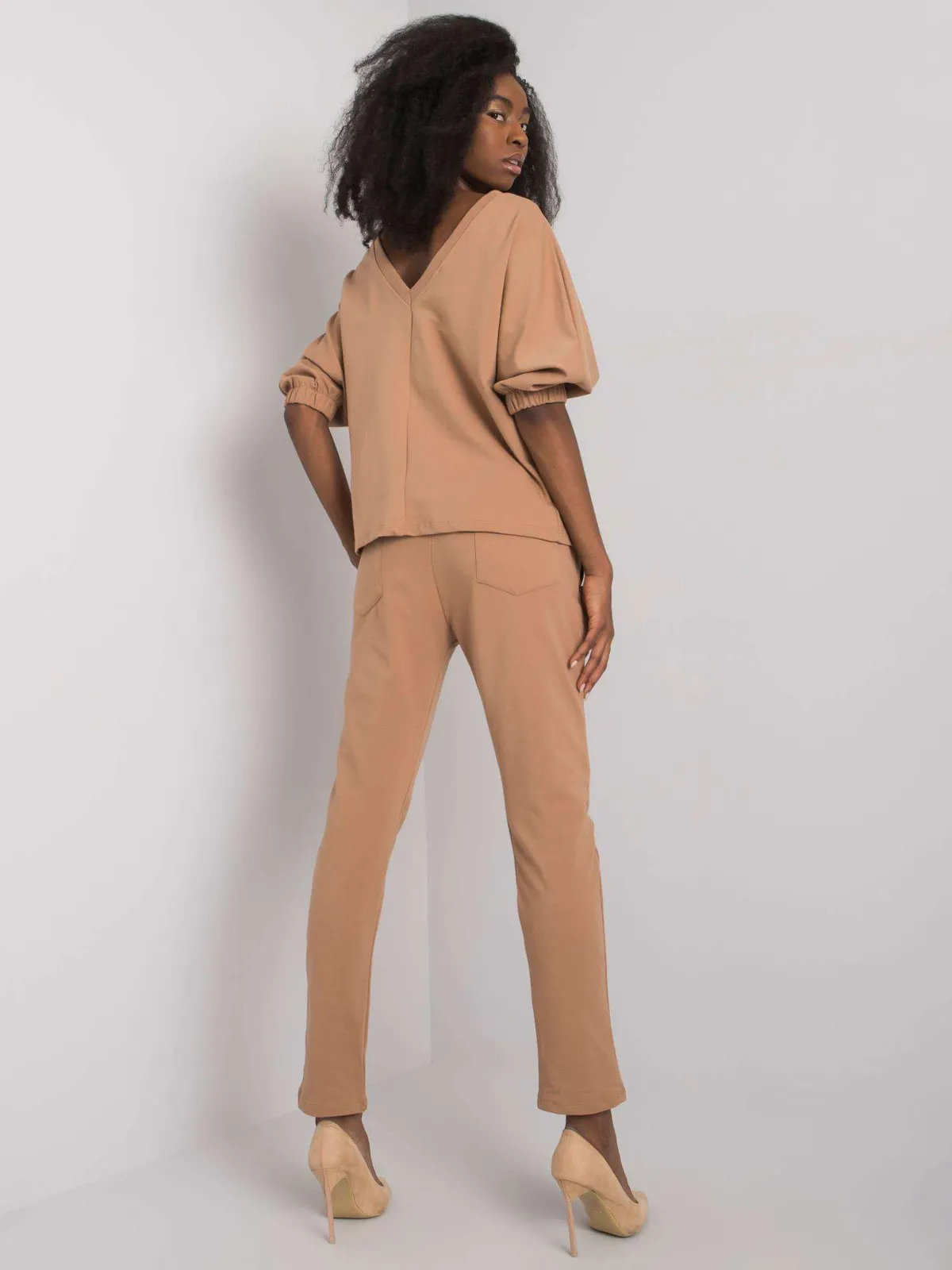 Dwuczęściowy komplet z bluzką oversize i spodniami - zdjęcie 1