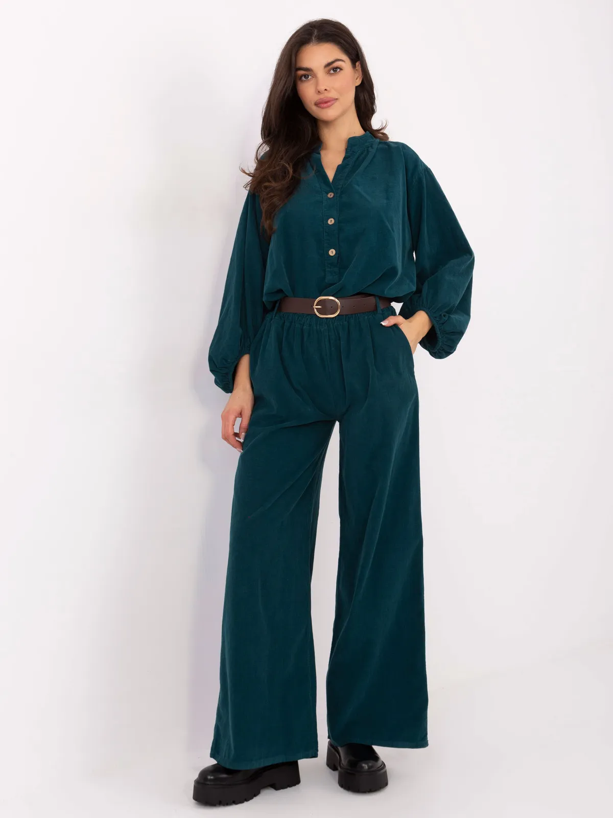 Szerokie spodnie z wysokim stanem i kieszeniami - zdjęcie 1