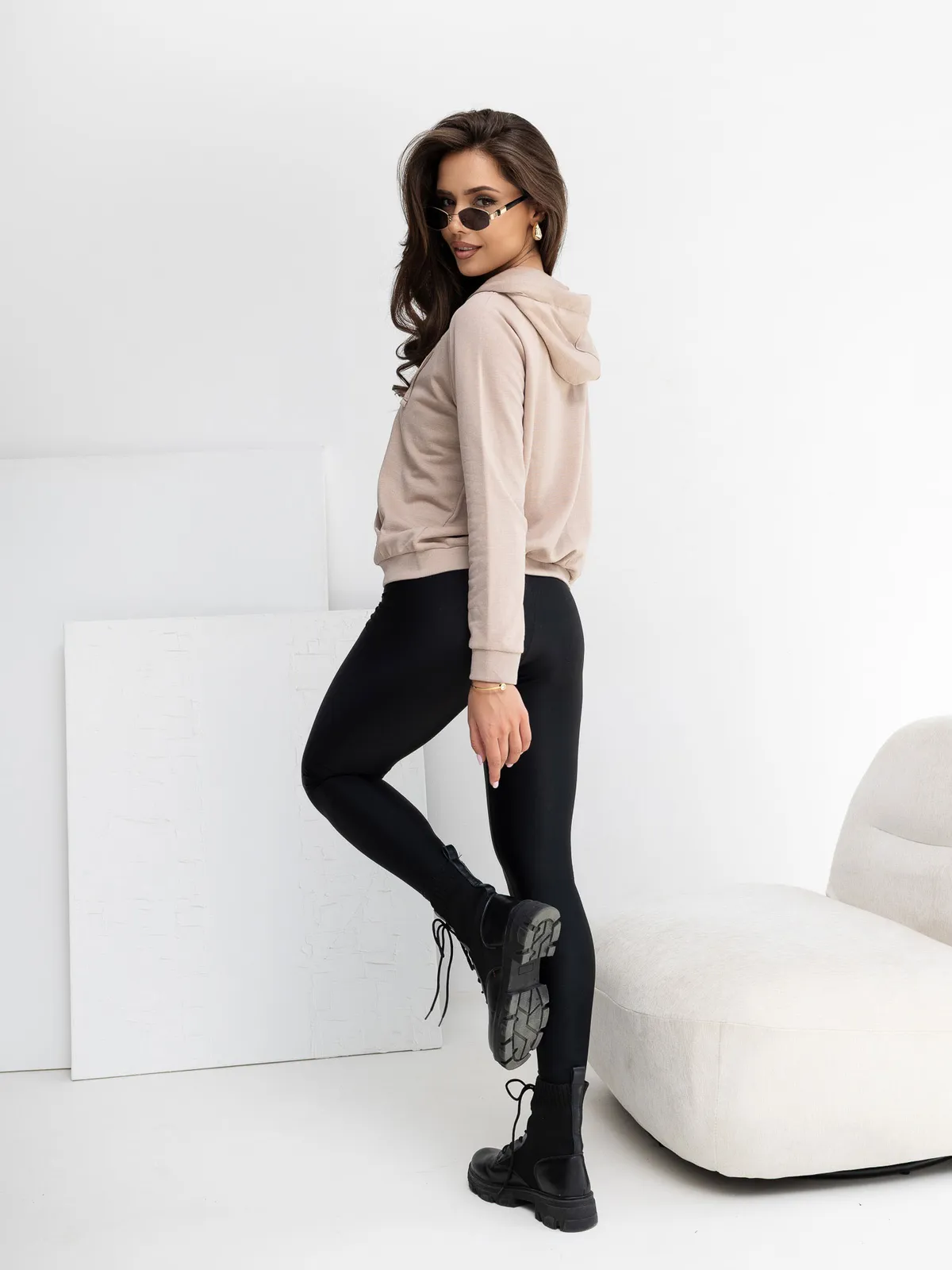 Beżowa rozpinana bluza basic z bawełny - zdjęcie 3