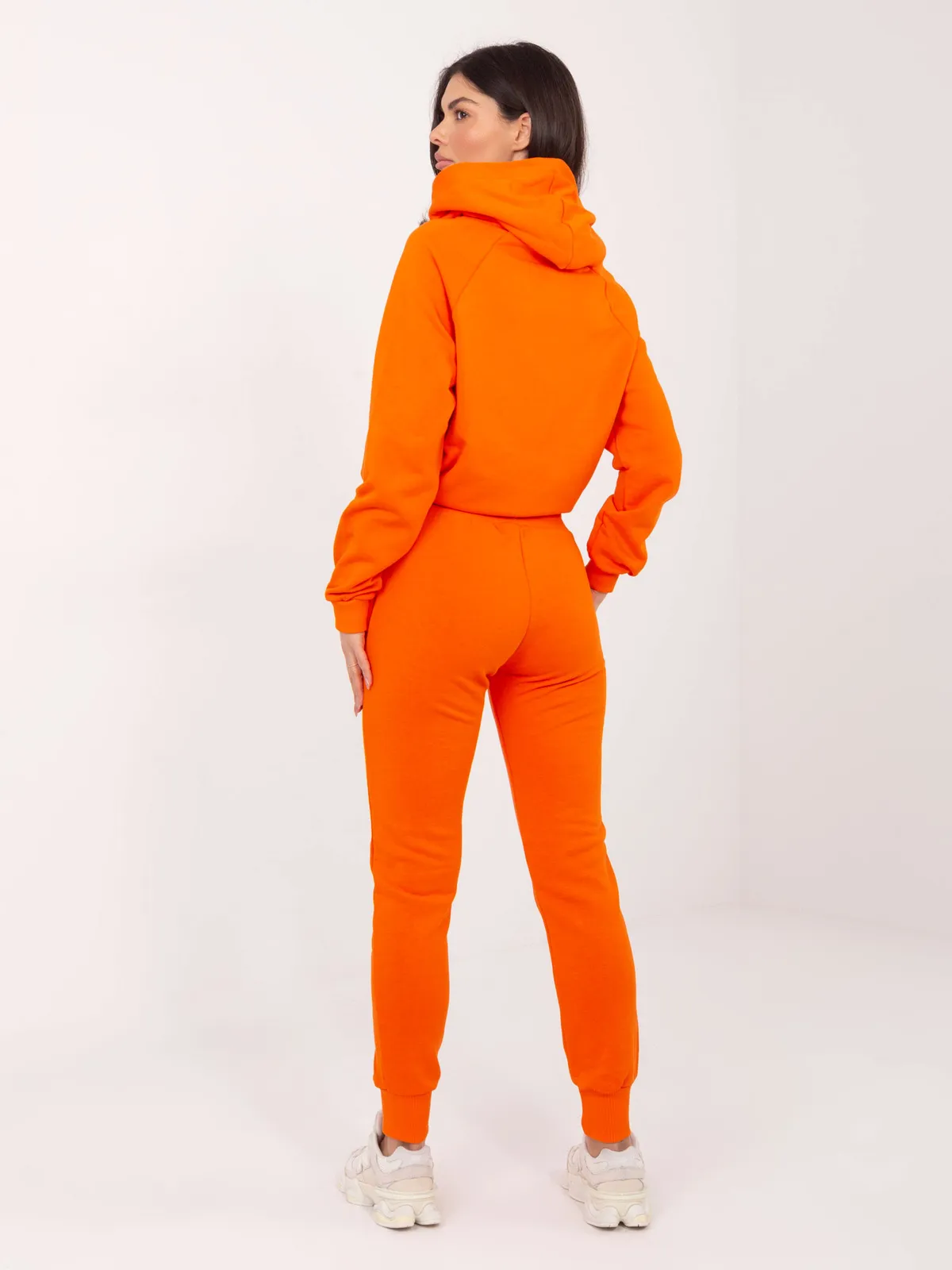 Casualowy komplet dresowy z krótką bluzą hoodie - zdjęcie 1