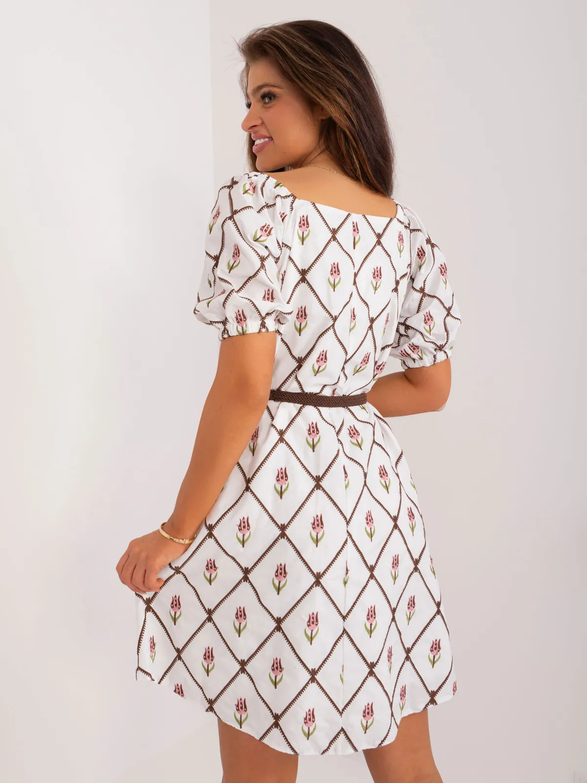 Rozkloszowana sukienka mini z bufiastymi rękawami - zdjęcie 1