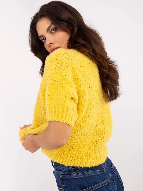 Sweter o krótkim kroju z krótkim rękawem