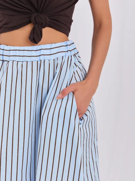 Rozkloszowana spódnica midi w pionowe paski
