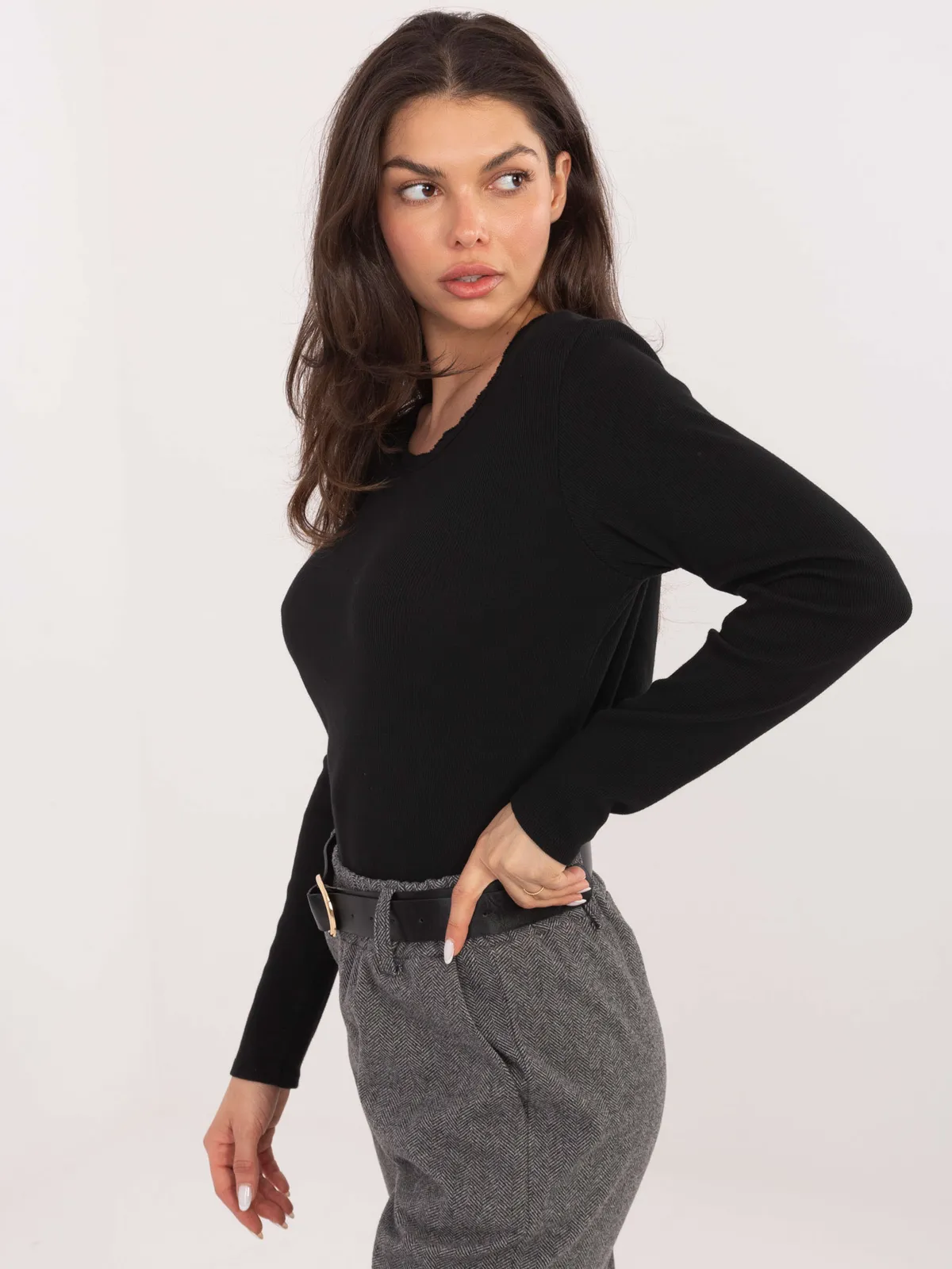 Dopasowana bluzka z długim rękawem i dekoltem - zdjęcie 1