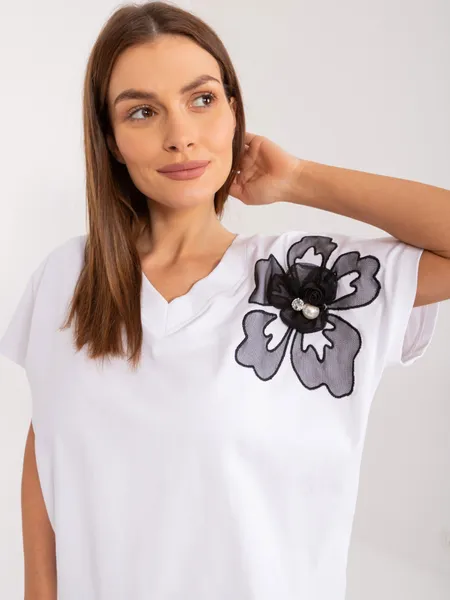 T-shirt z dekoltem V i ozdobnym kwiatem