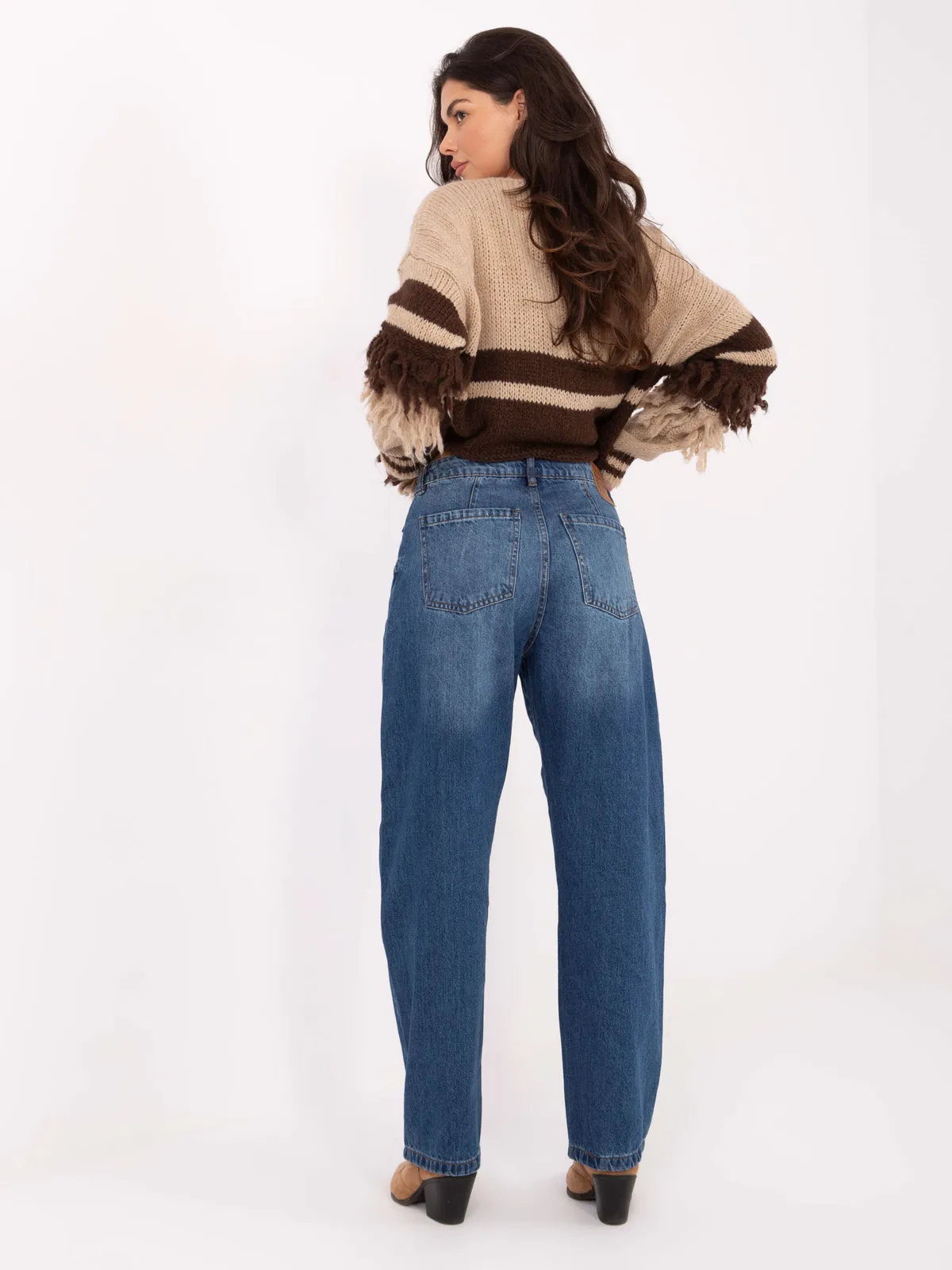 Luźne jeansy typu slouchy z wysokim stanem - zdjęcie 2