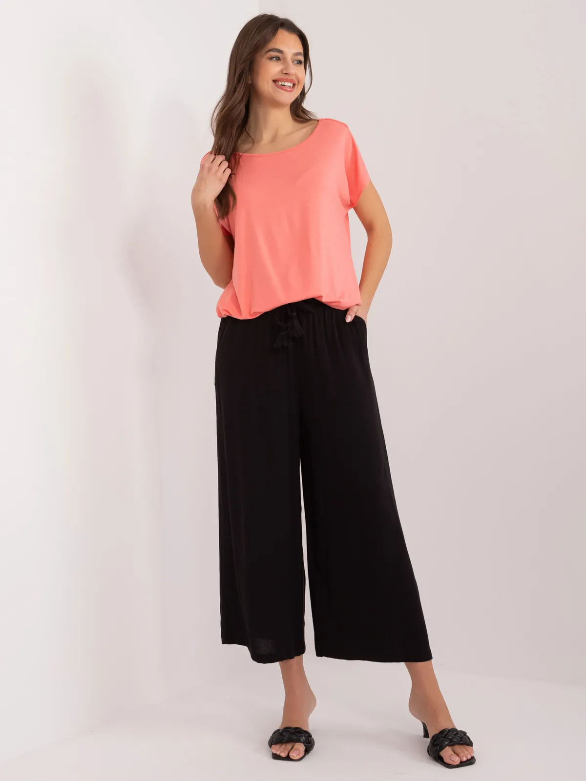 Wygodne spodnie typu culotte z wiązaniem w pasie - zdjęcie 1