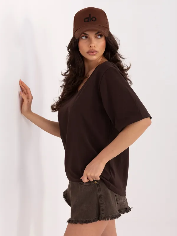 Casualowy T-shirt o luźnym kroju oversize - widok 2