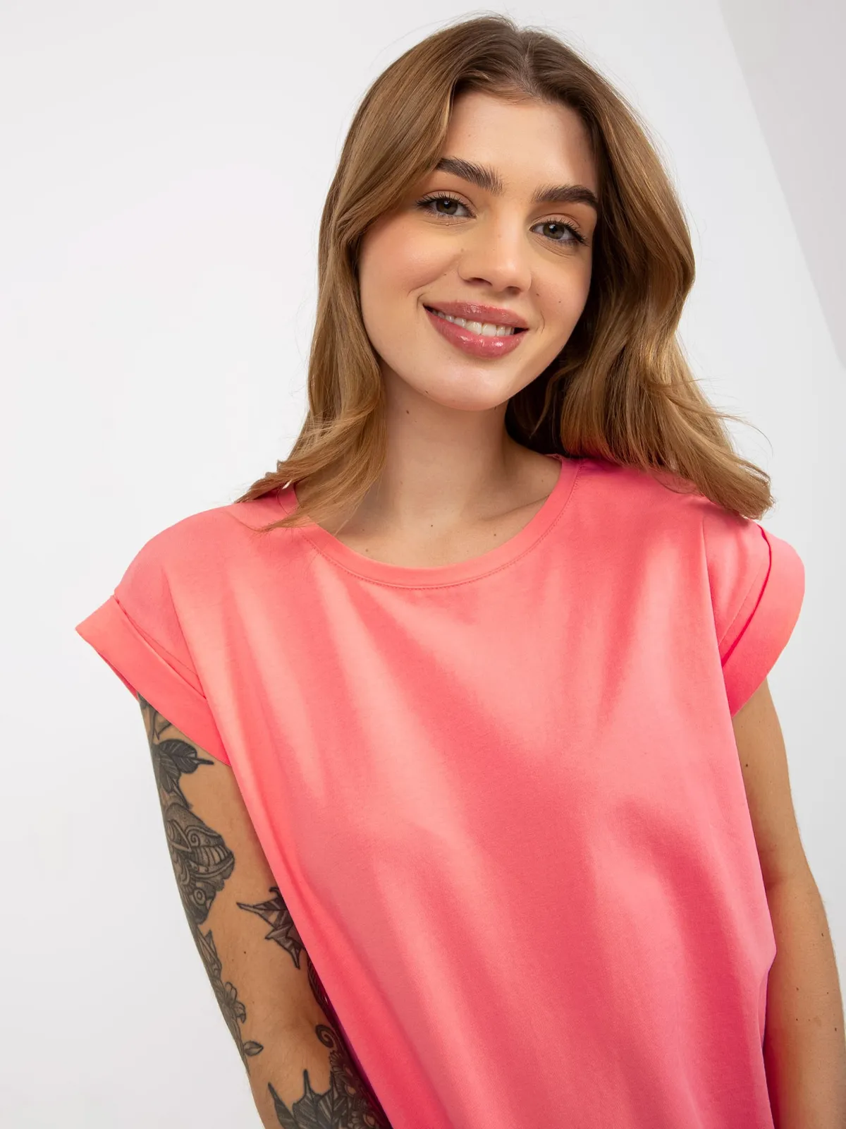 Brzoskwiniowy gładki t-shirt basic z bawełny Revolution - zdjęcie 5
