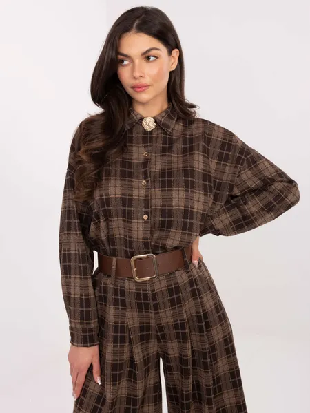 Koszula oversize w kratę z ozdobną broszką