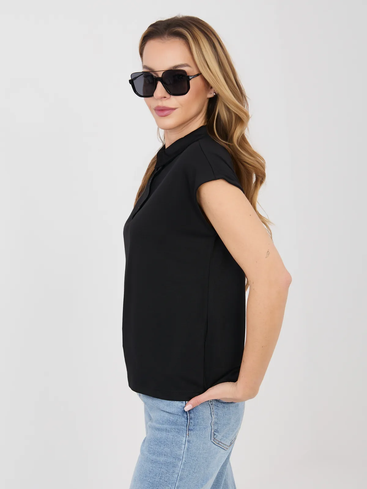 Klasyczna koszulka polo w casualowym wydaniu - zdjęcie 4