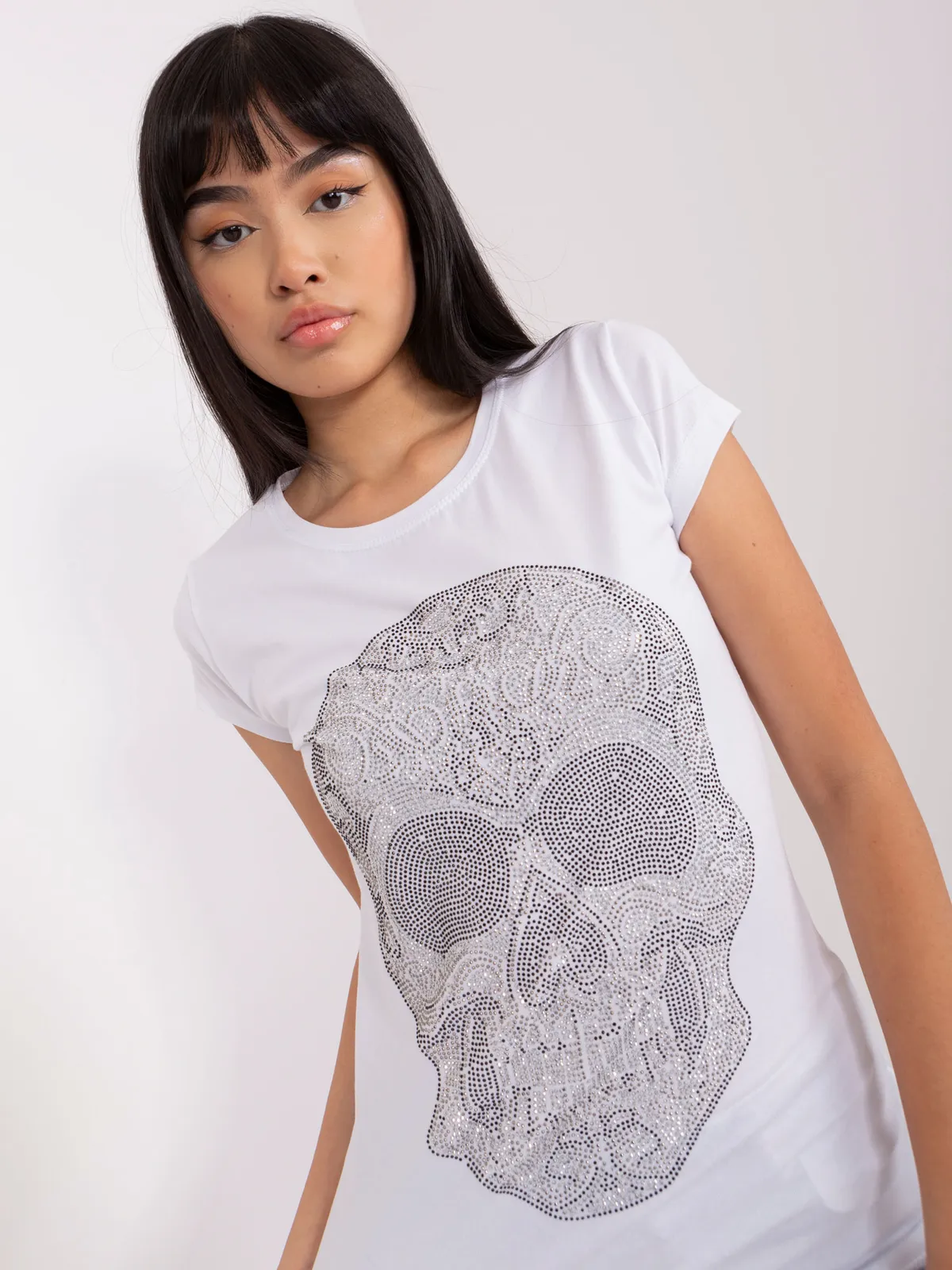 Beżowy dopasowany t-shirt z aplikacją z dżetów - zdjęcie 5