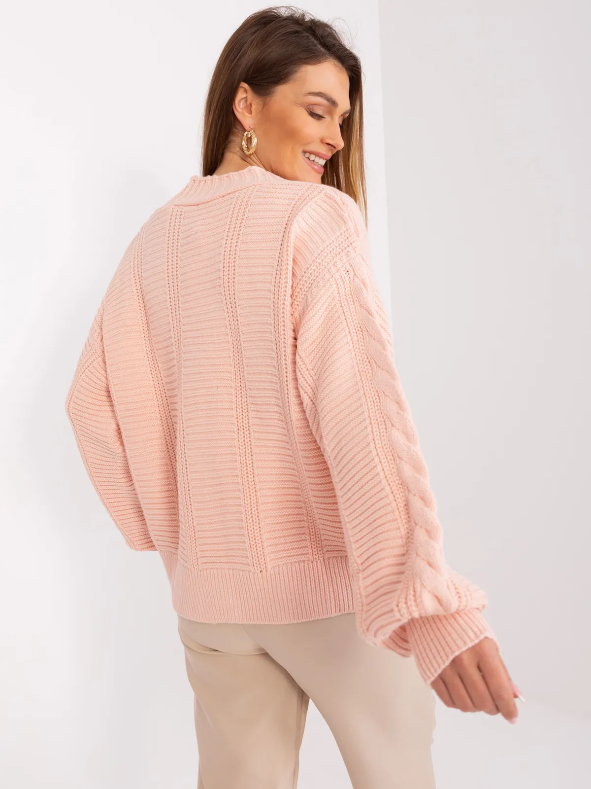 Kardigan oversize o splocie warkoczowym z guzikami - zdjęcie 1