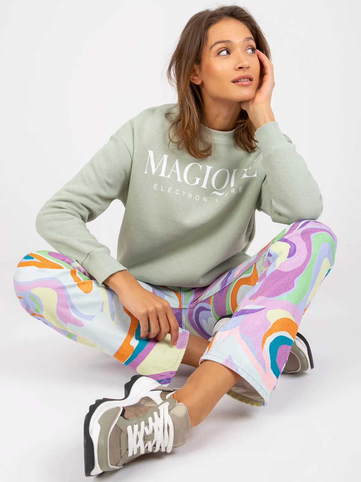 Casualowa bluza z okrągłym dekoltem i nadrukiem - zdjęcie 1