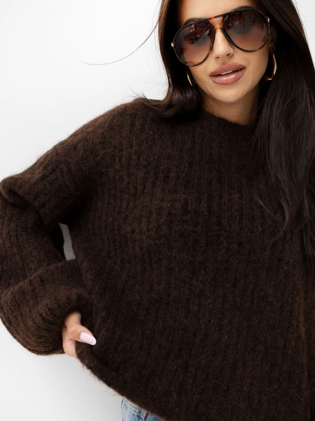 Sweter o kroju oversize z szerokimi rękawami - zdjęcie 4