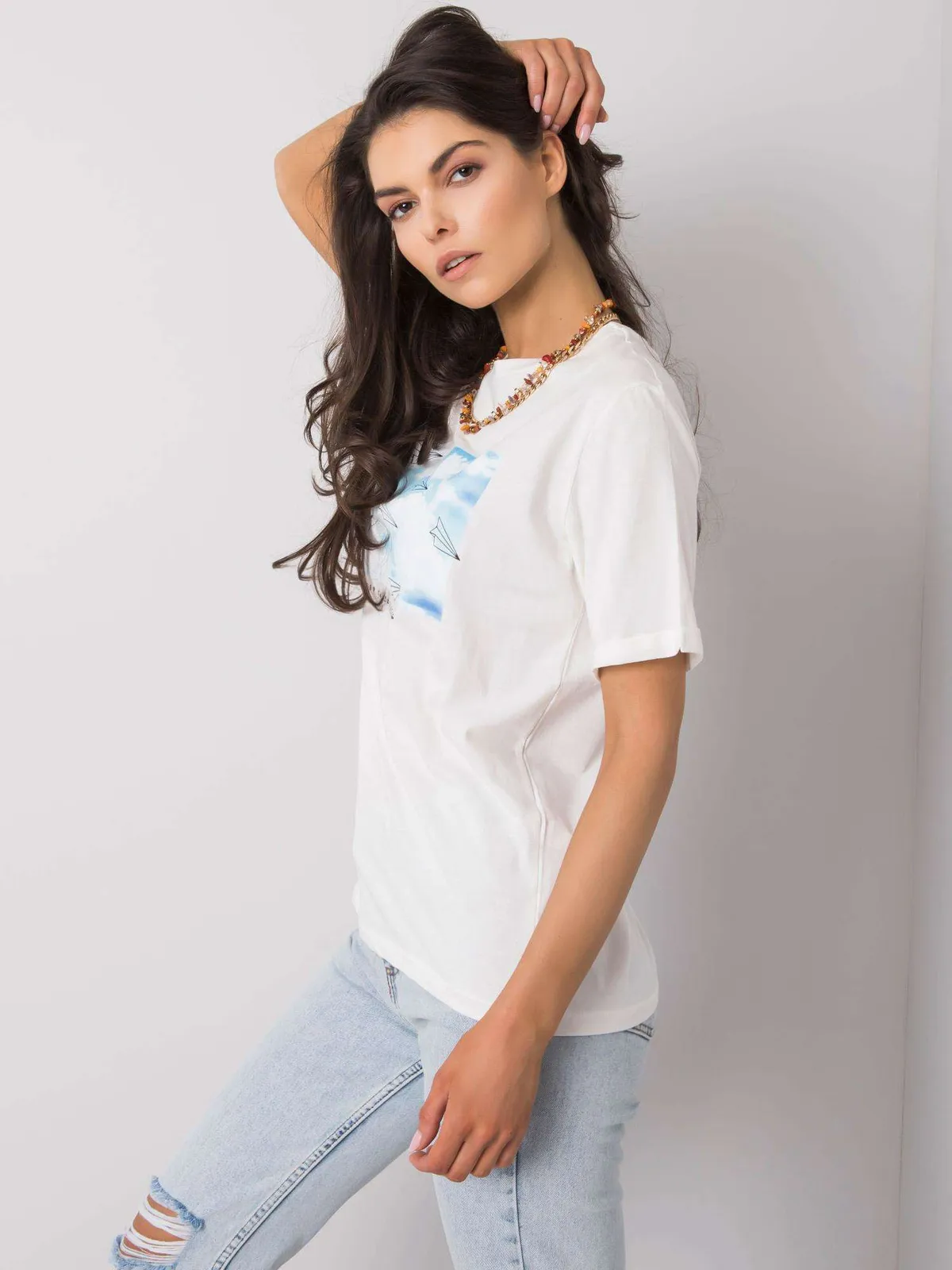 Biały damski t-shirt z printem - zdjęcie 2