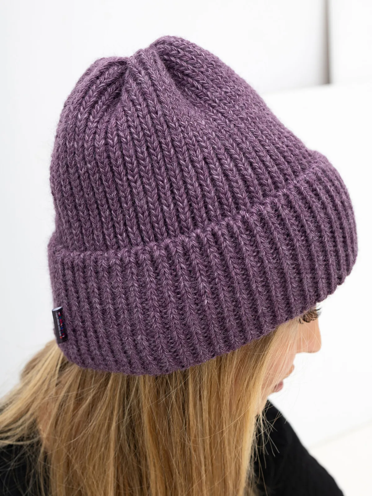 Czapka beanie z naszywką w kształcie serca - zdjęcie 3