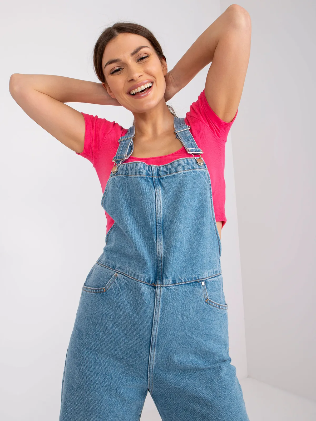 Oversize'owy ogrodniczki o kroju z szerokimi nogawkami - zdjęcie 1