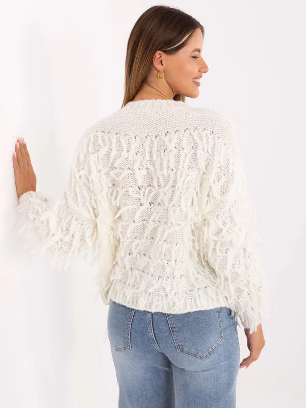 Sweter o luźnym kroju z dekoracyjnymi frędzlami