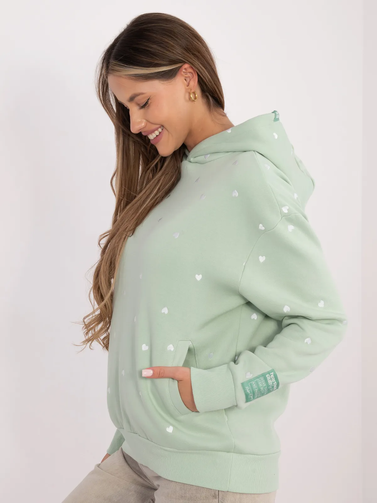 Bluza oversize z kapturem w serca - zdjęcie 5