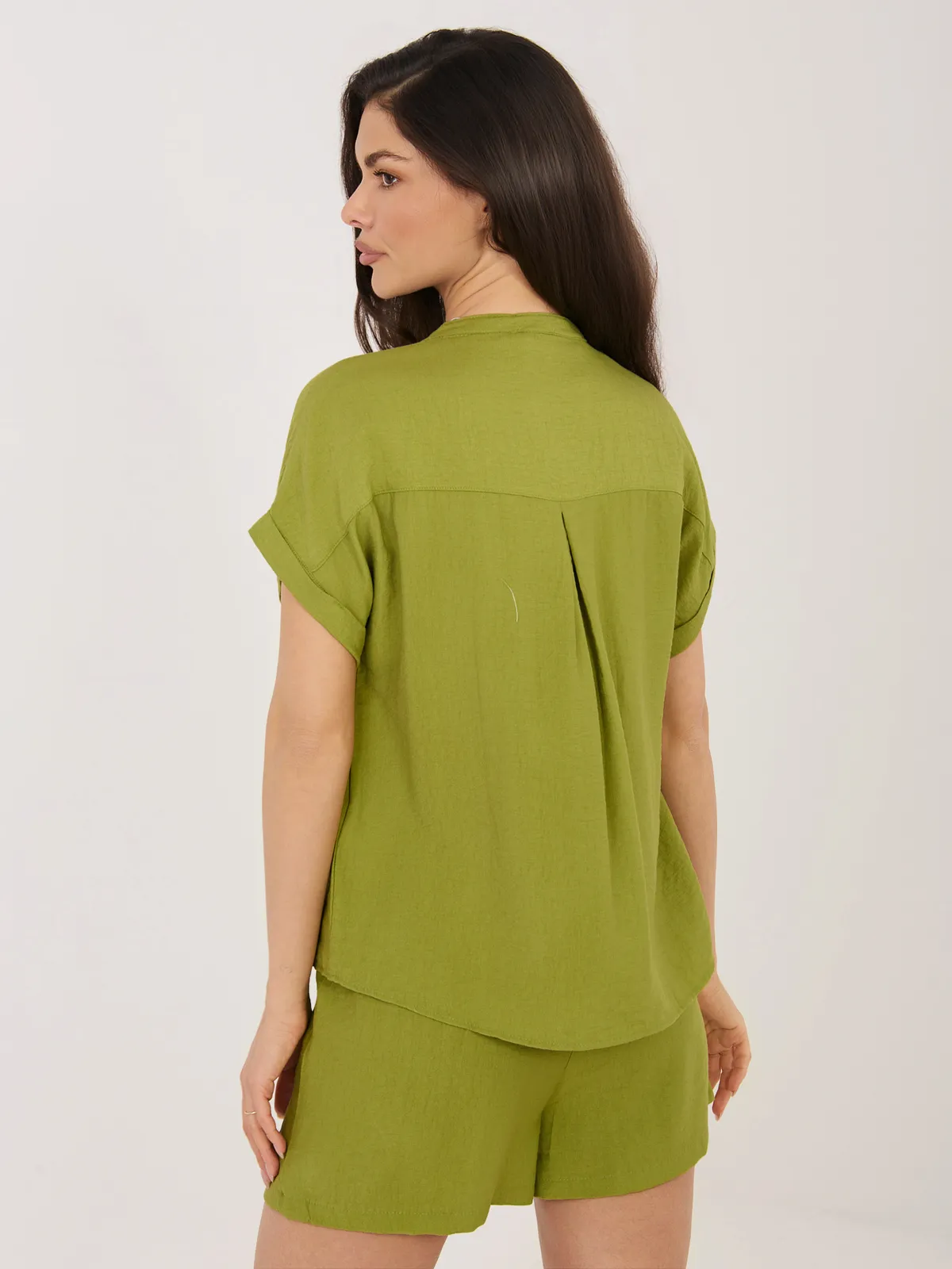 Casualowa bluzka oversize z dekoltem w serek - zdjęcie 5