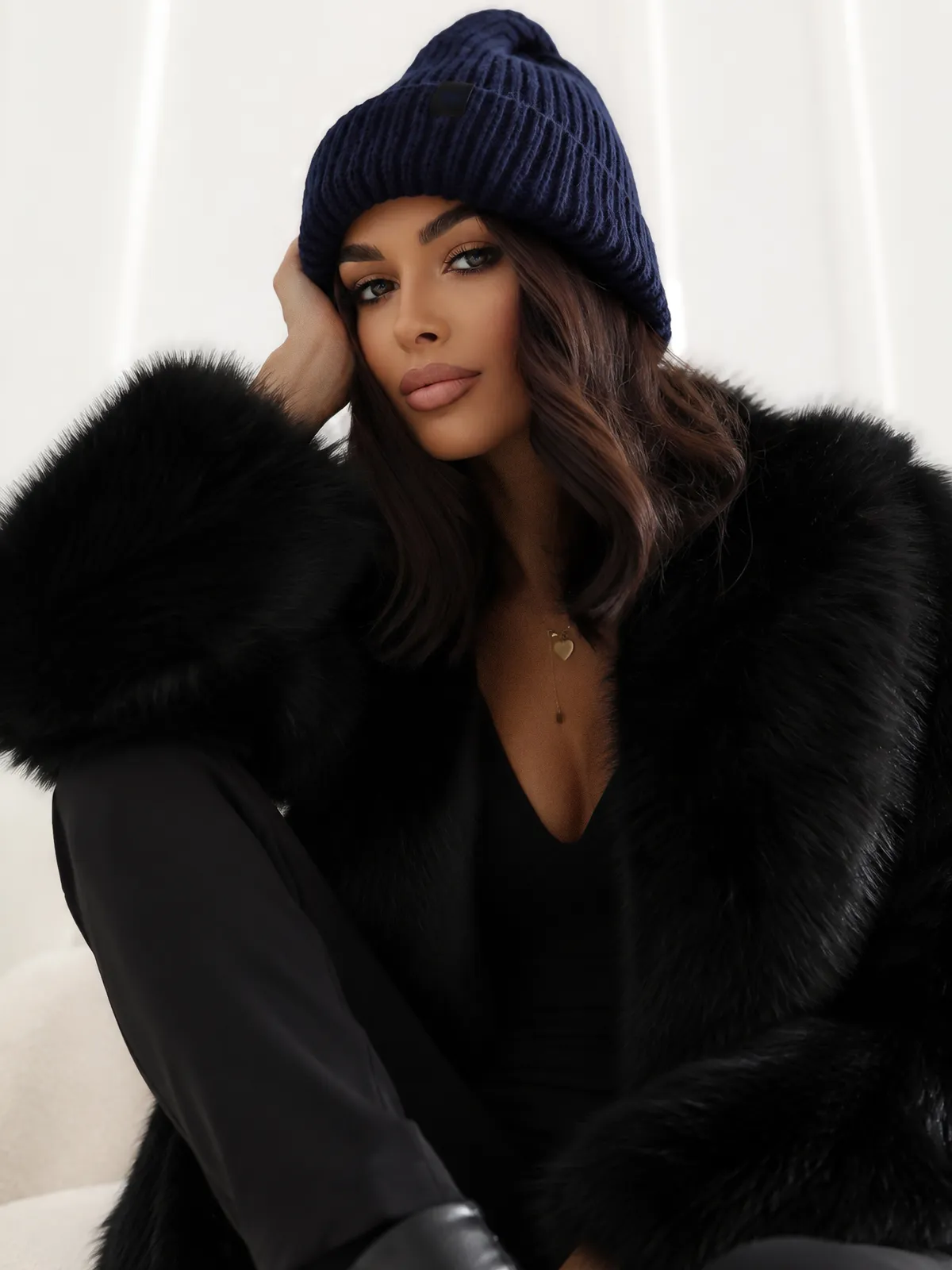 Czapka o kroju beanie z szerokim wywinięciem - zdjęcie 4