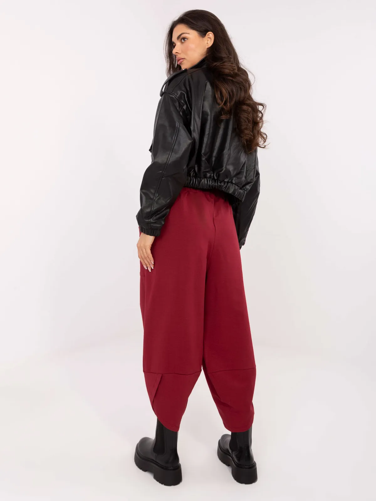 Luźne spodnie dresowe z obniżonym krokiem - zdjęcie 1