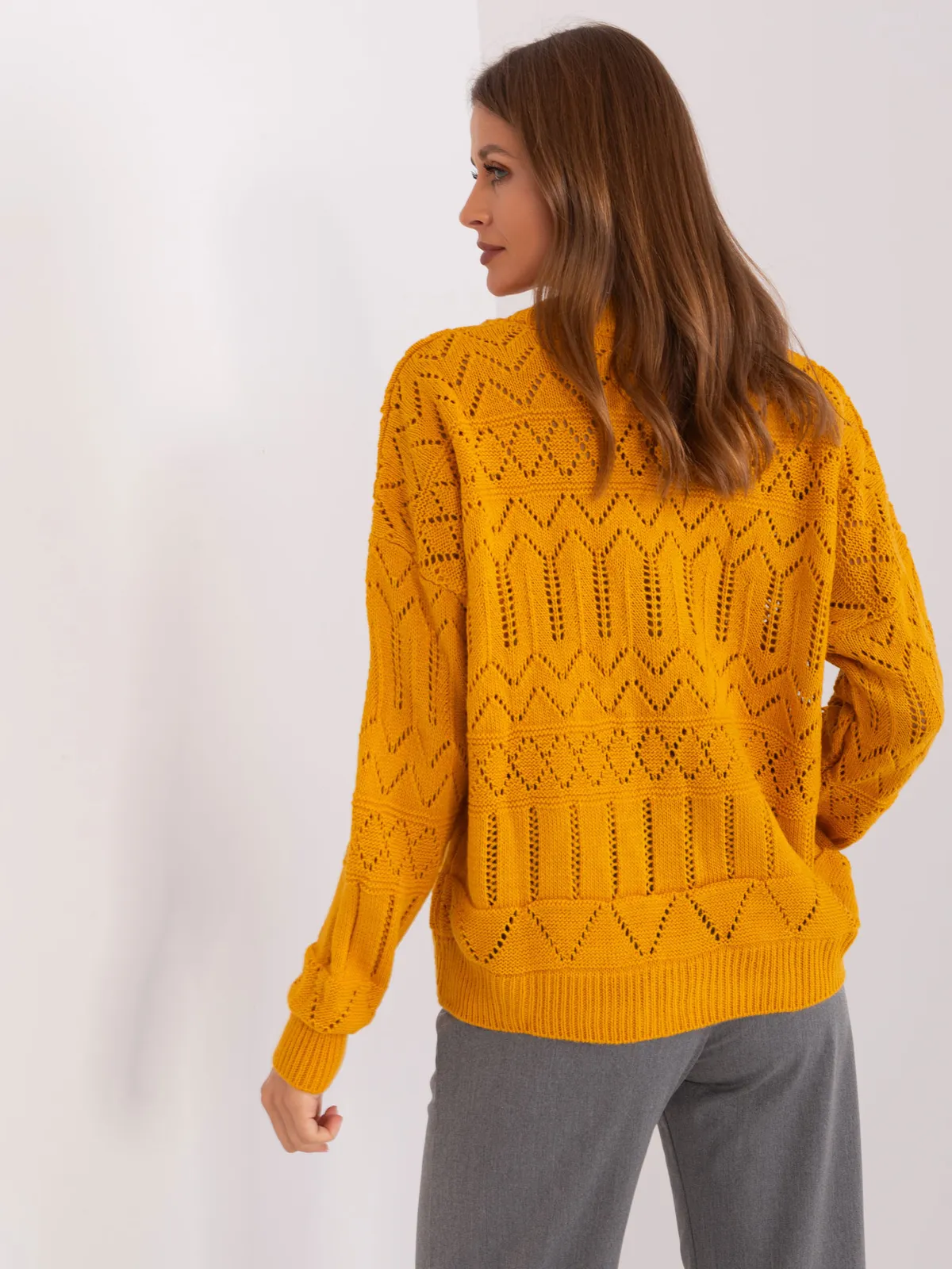 Musztardowy damski sweter rozpinany z wełną - zdjęcie 4
