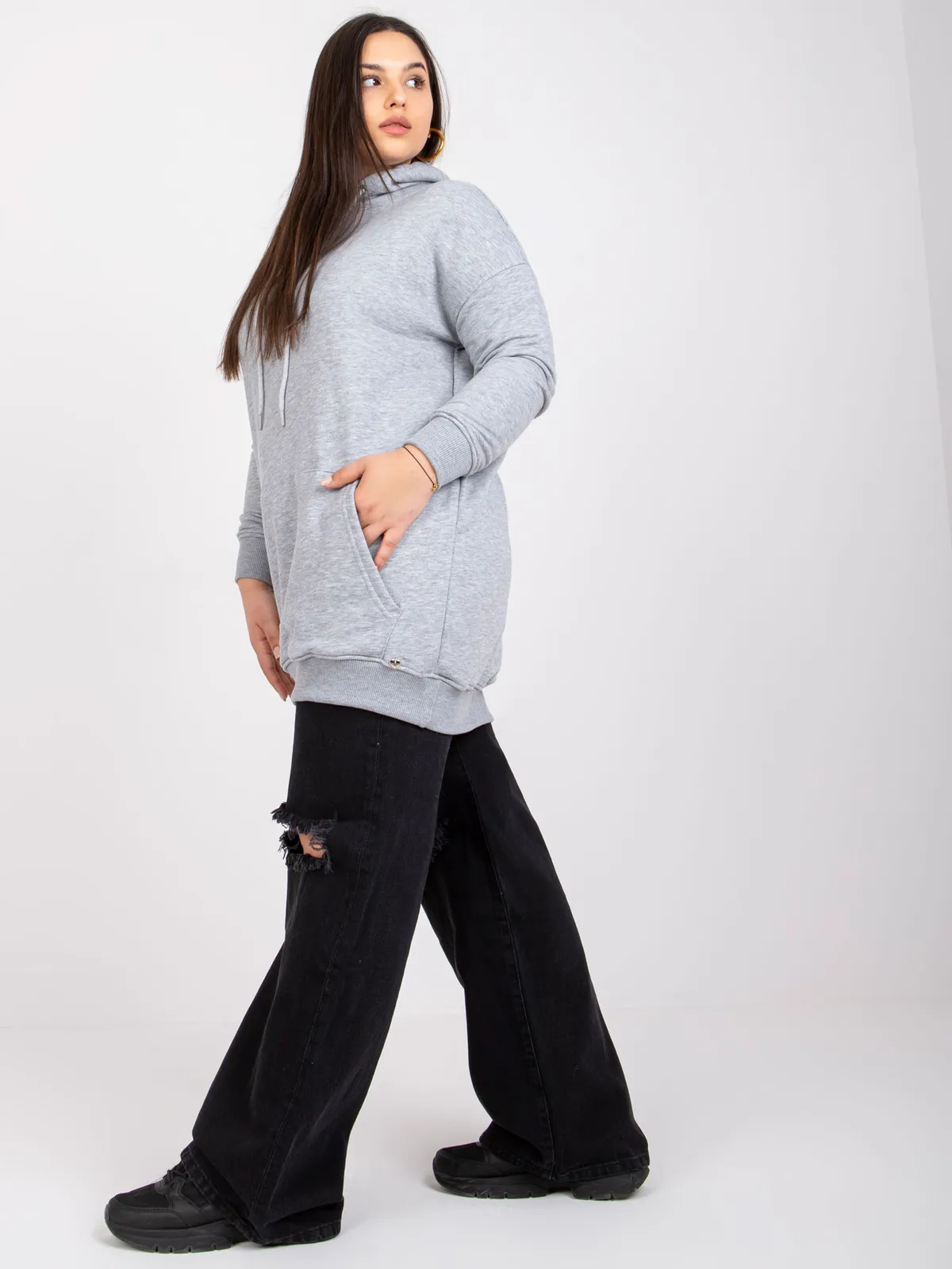 Czarna bawełniana bluza plus size z kapturem - zdjęcie 5
