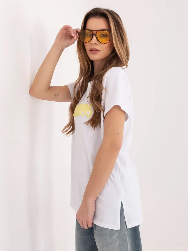 Casualowy T-shirt oversize z nadrukiem napisu