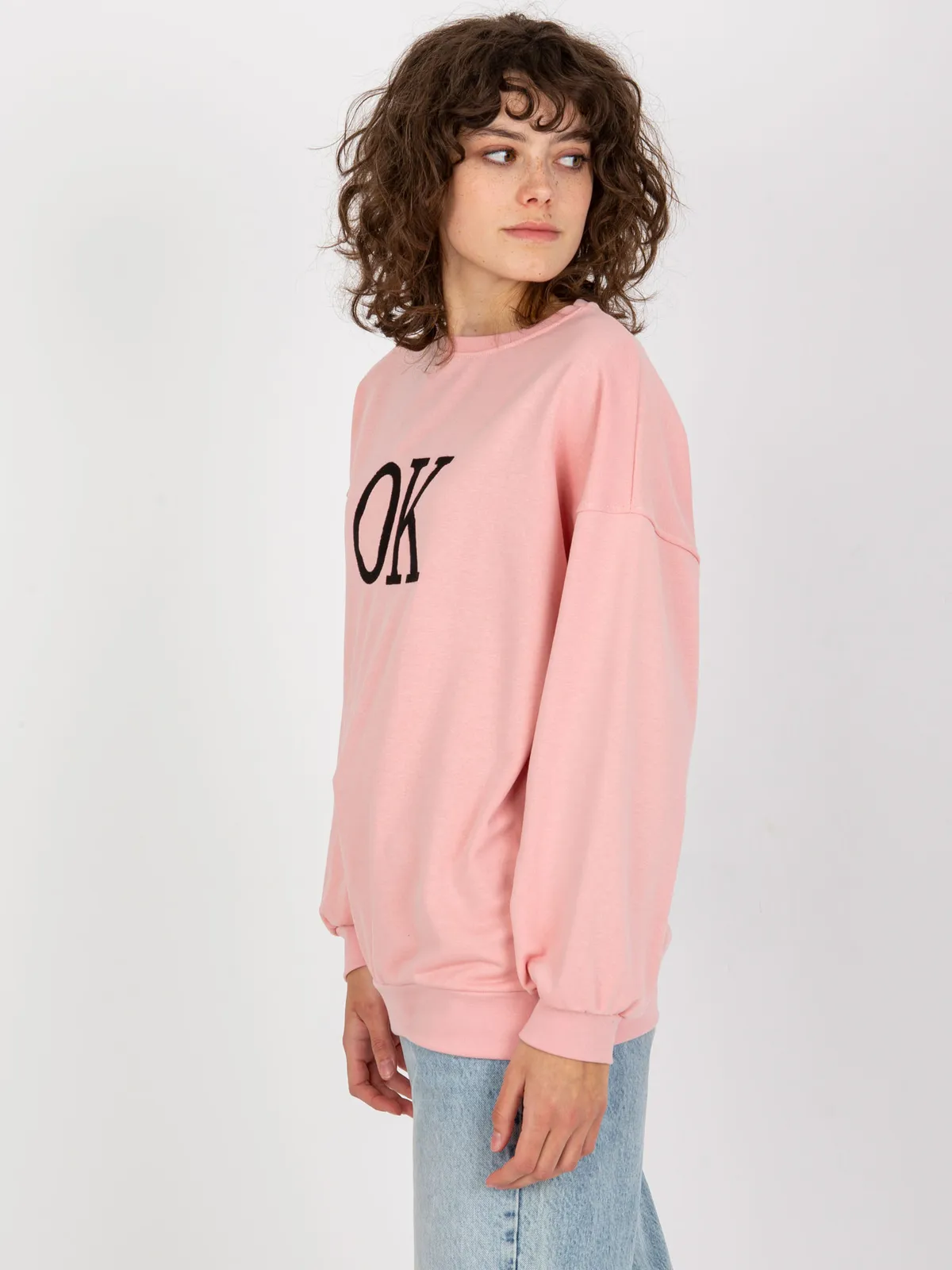 Szara luźna bluza oversize bez kaptura z haftem - zdjęcie 6