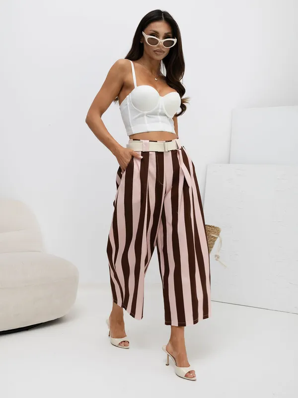 Szerokie spodnie culotte z paskiem w pasy