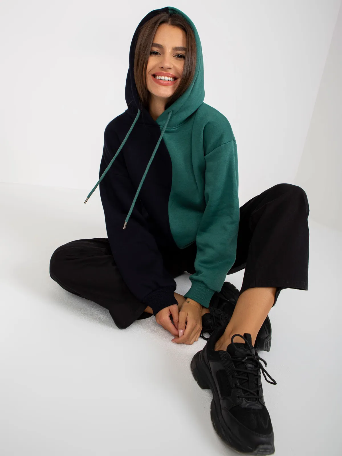 Beżowo-niebieska damska bluza basic z kapturem RUE PARIS - zdjęcie 4
