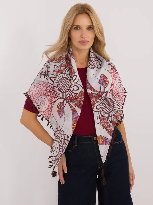 Wzorzysta chusta z ozdobnymi frędzlami w stylu boho