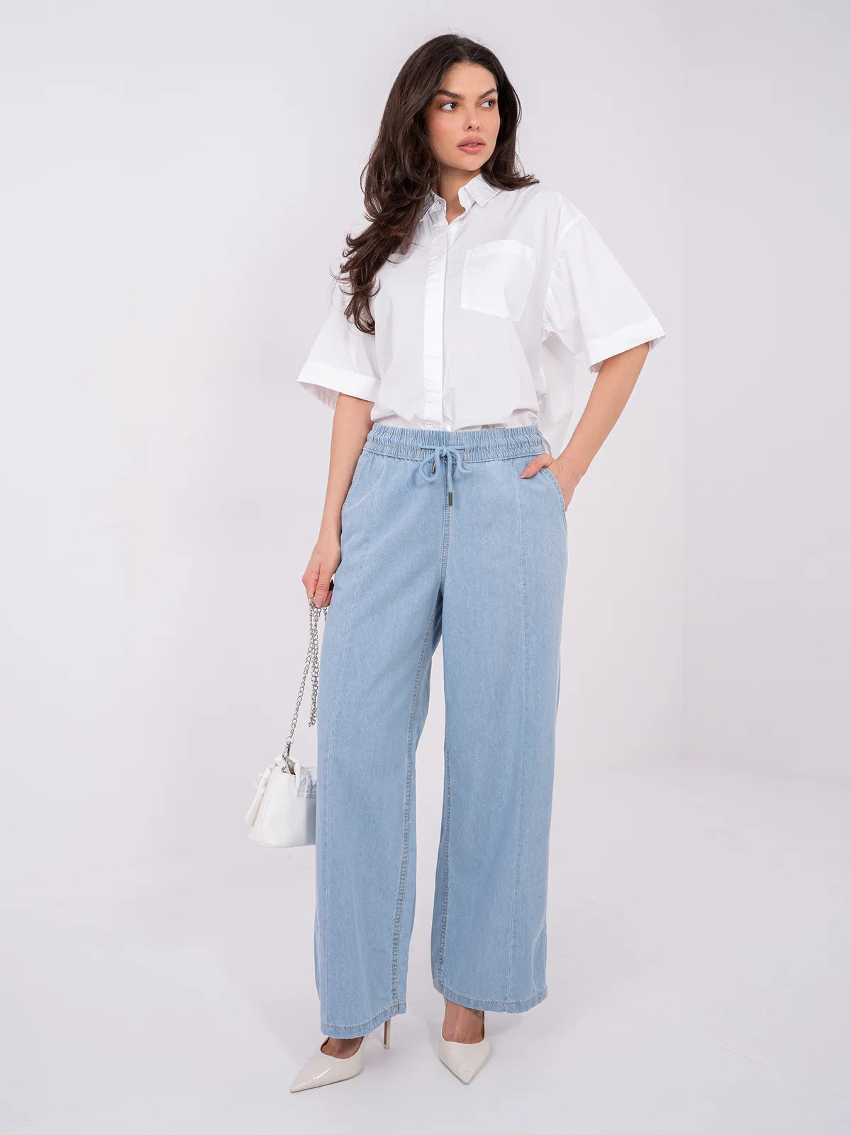 Luźne spodnie typu wide leg z wiązaniem - zdjęcie 1