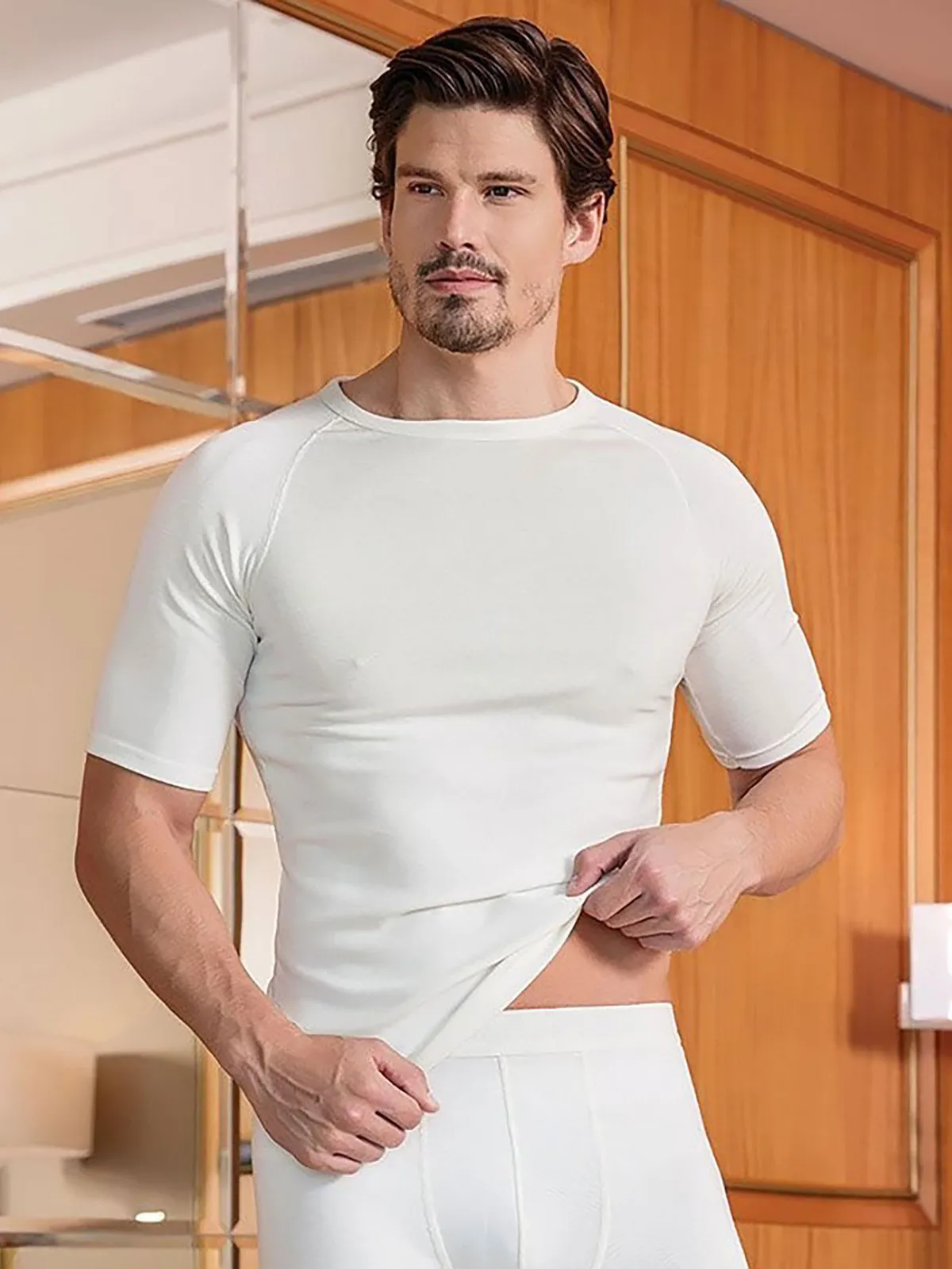 Dopasowana koszulka z krótkim rękawem typu reglan - zdjęcie 1