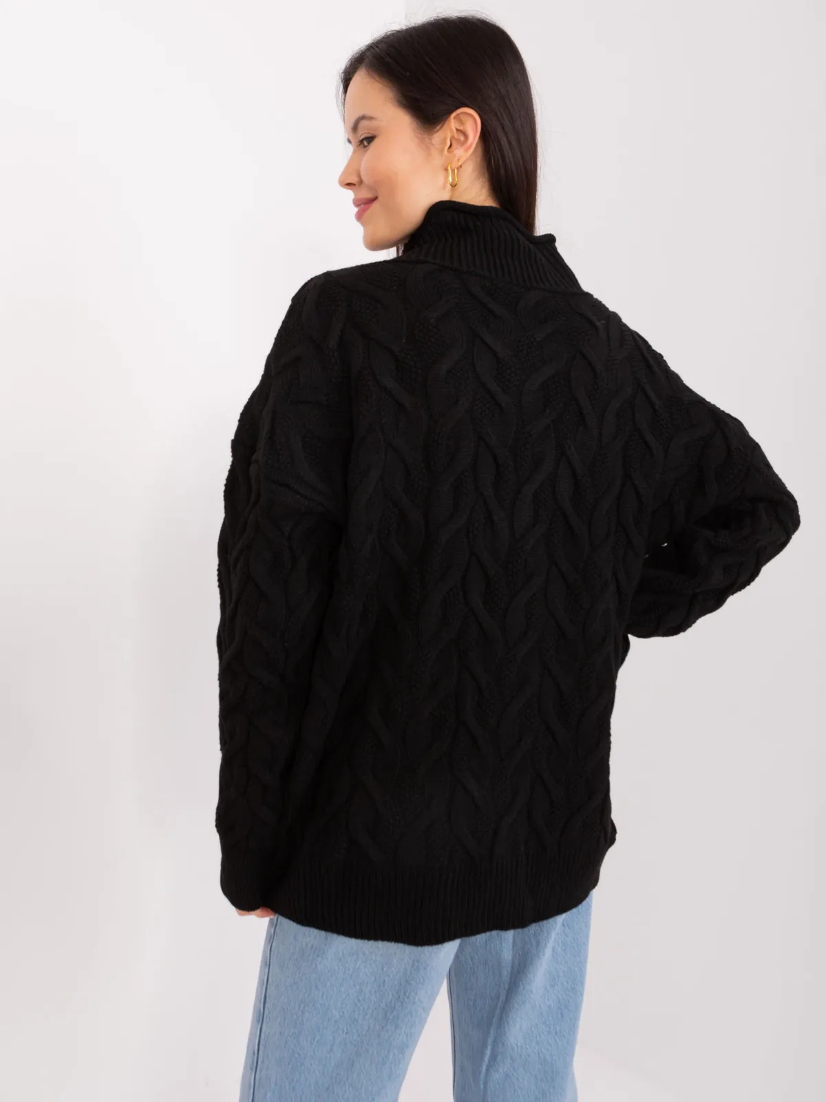 Czarny damski sweter golf z dzianiny - zdjęcie 2