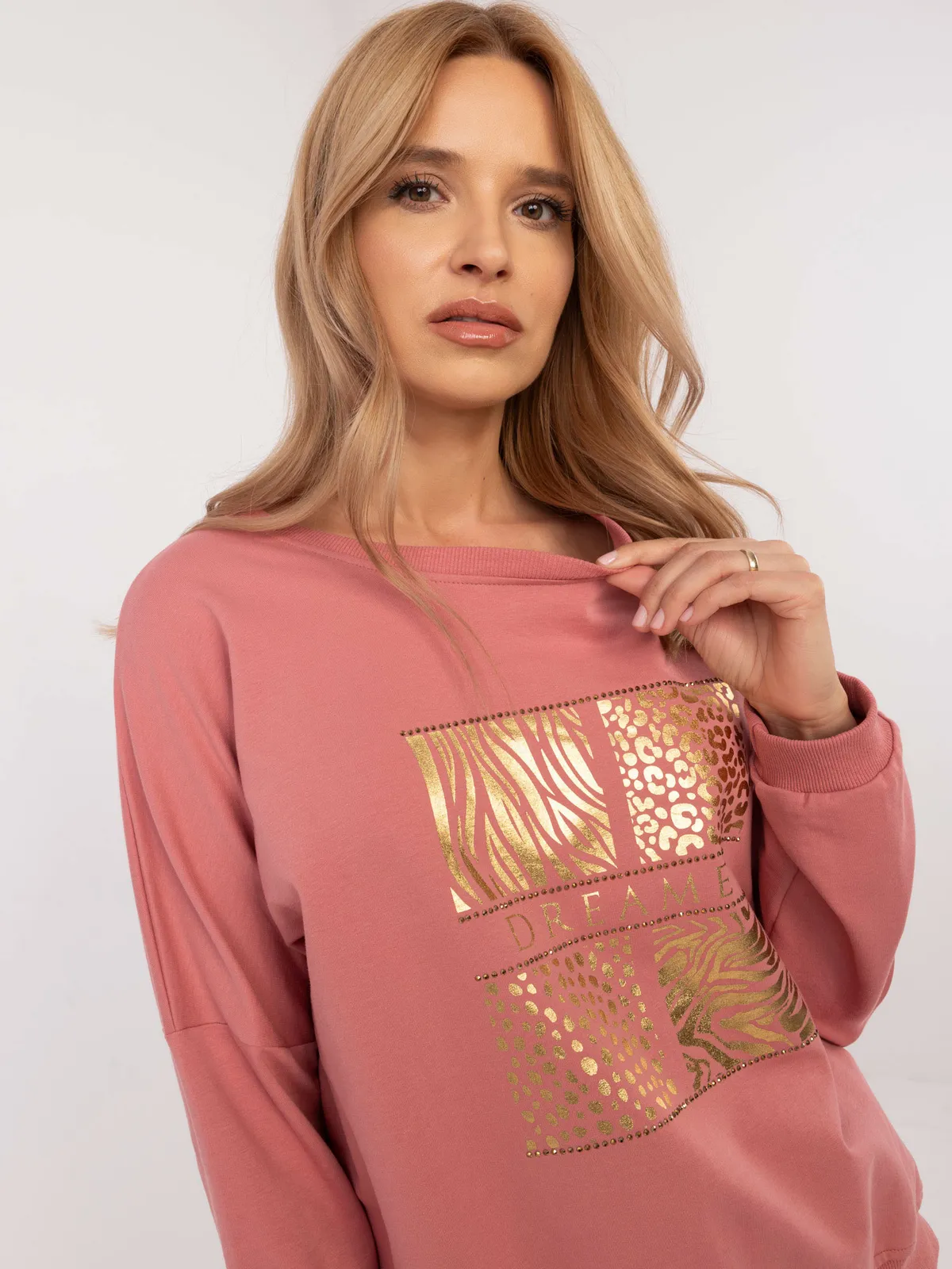 Bluza oversize z ozdobnym nadrukiem i przeszyciami - zdjęcie 1