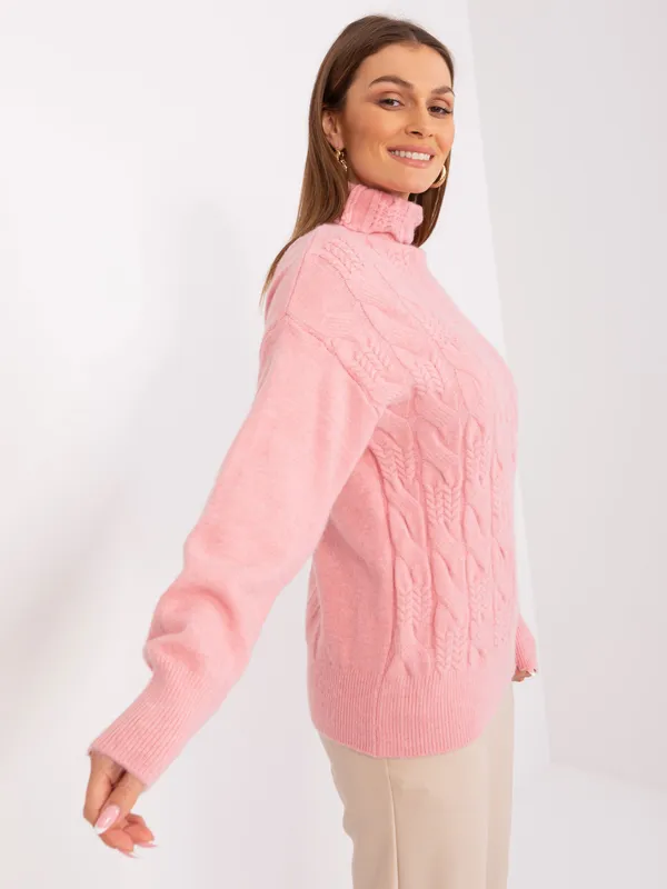Oversize sweter z golfem i warkoczowym splotem