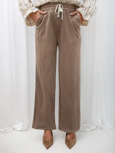 Wygodne spodnie typu wide leg na gumce