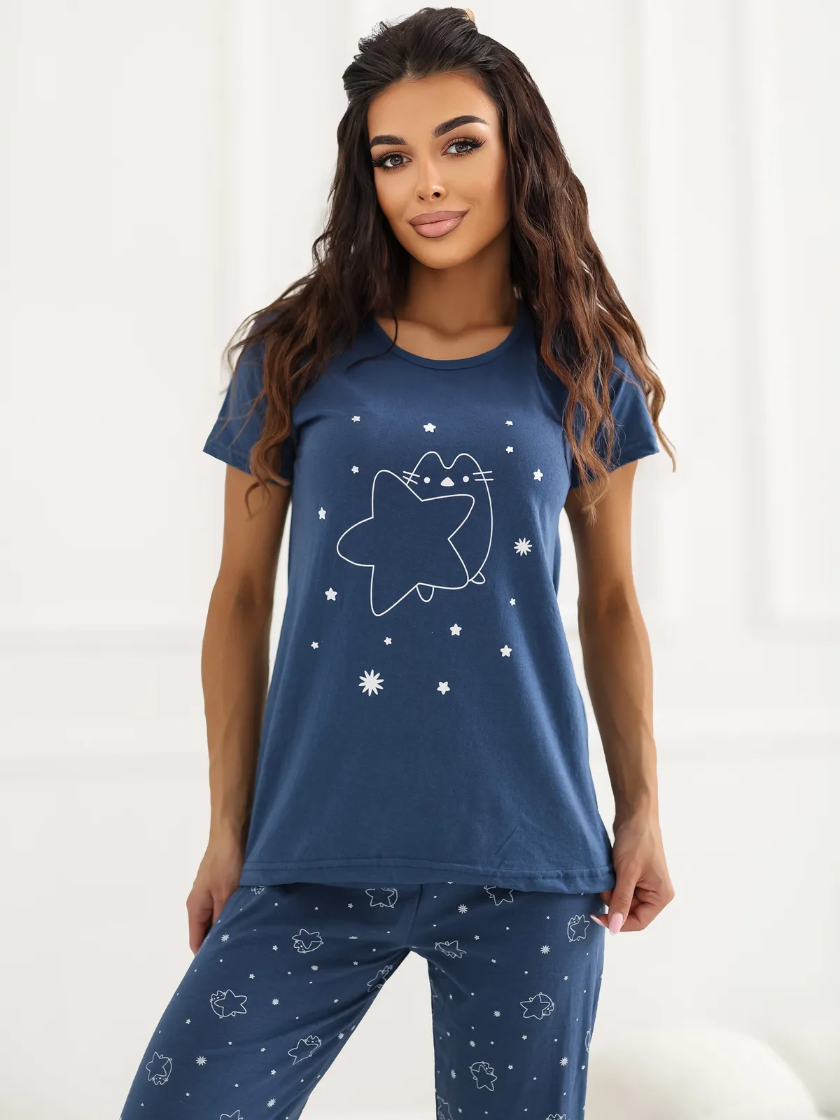 Wygodna koszulka z krótkim rękawem i nadrukiem - zdjęcie 1