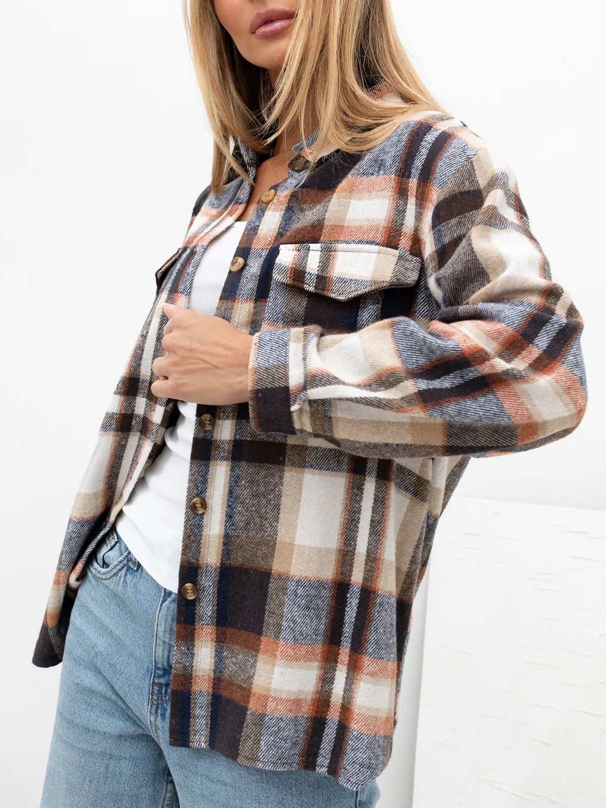 Koszula oversize w kratę o kroju shacket - zdjęcie 5