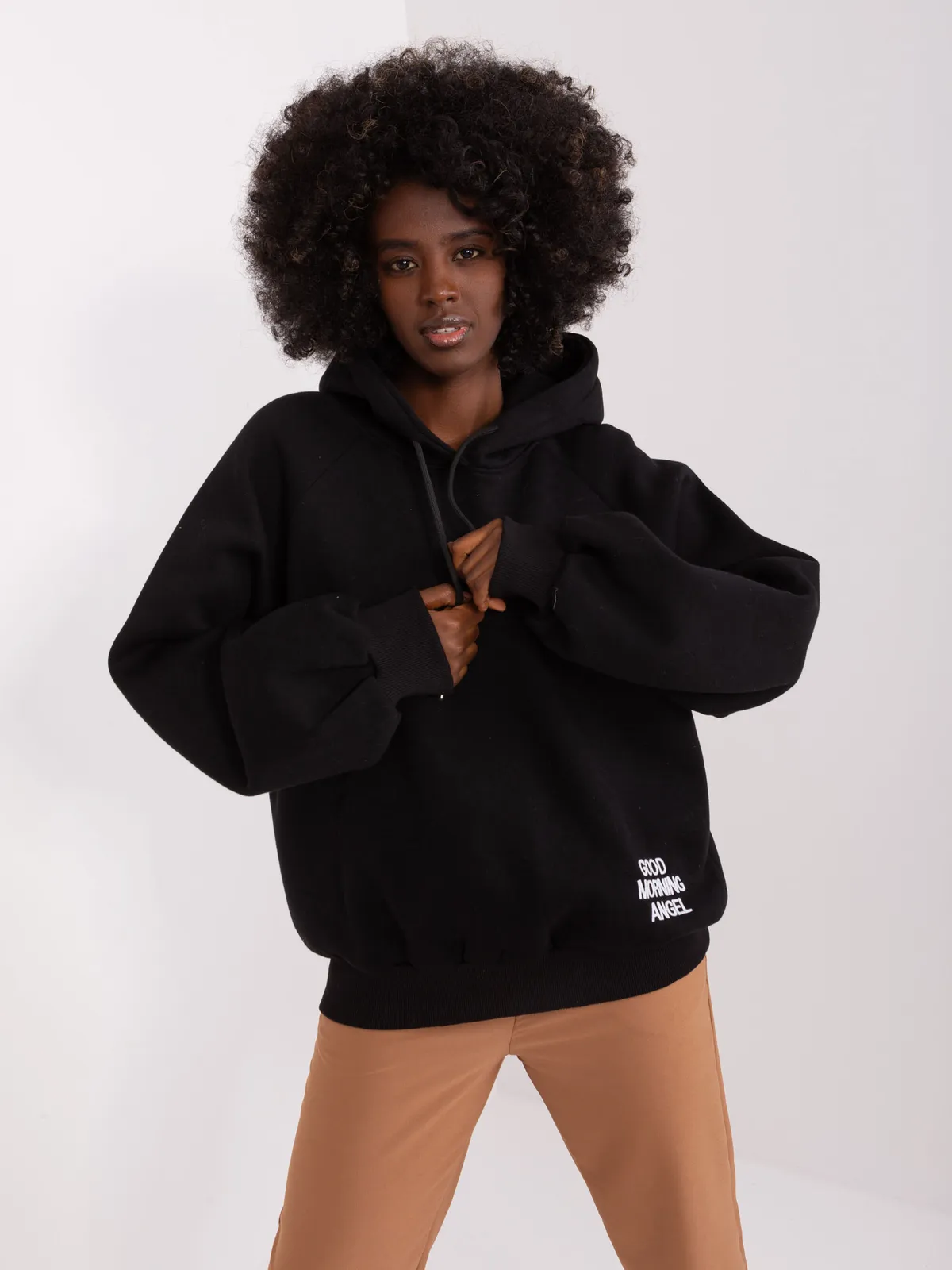 Bluza oversize z kapturem i haftowanym napisem - zdjęcie 1