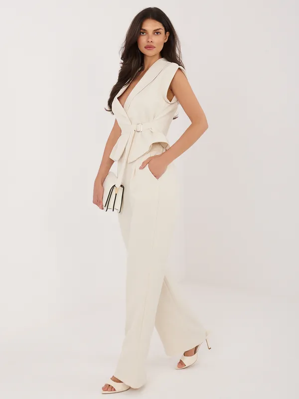 Taliowana kamizelka z wykładanym kołnierzem i paskiem - widok 2