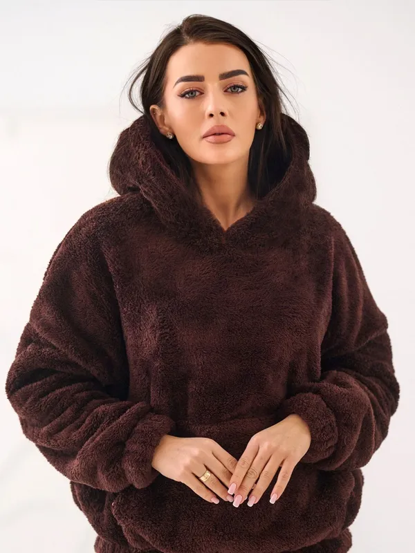 Ciepła bluza oversize z kapturem i kieszenią - widok 2