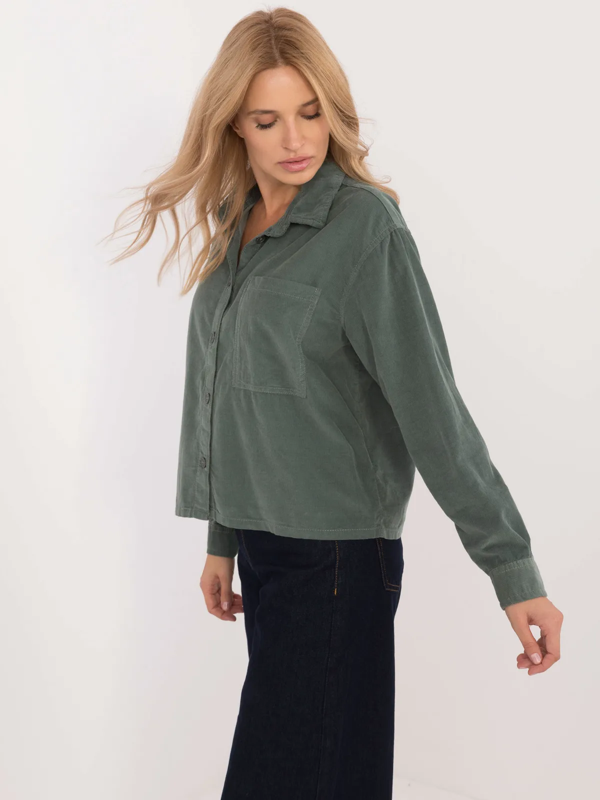 Koszula oversize o kroju boxy z kieszenią - zdjęcie 6