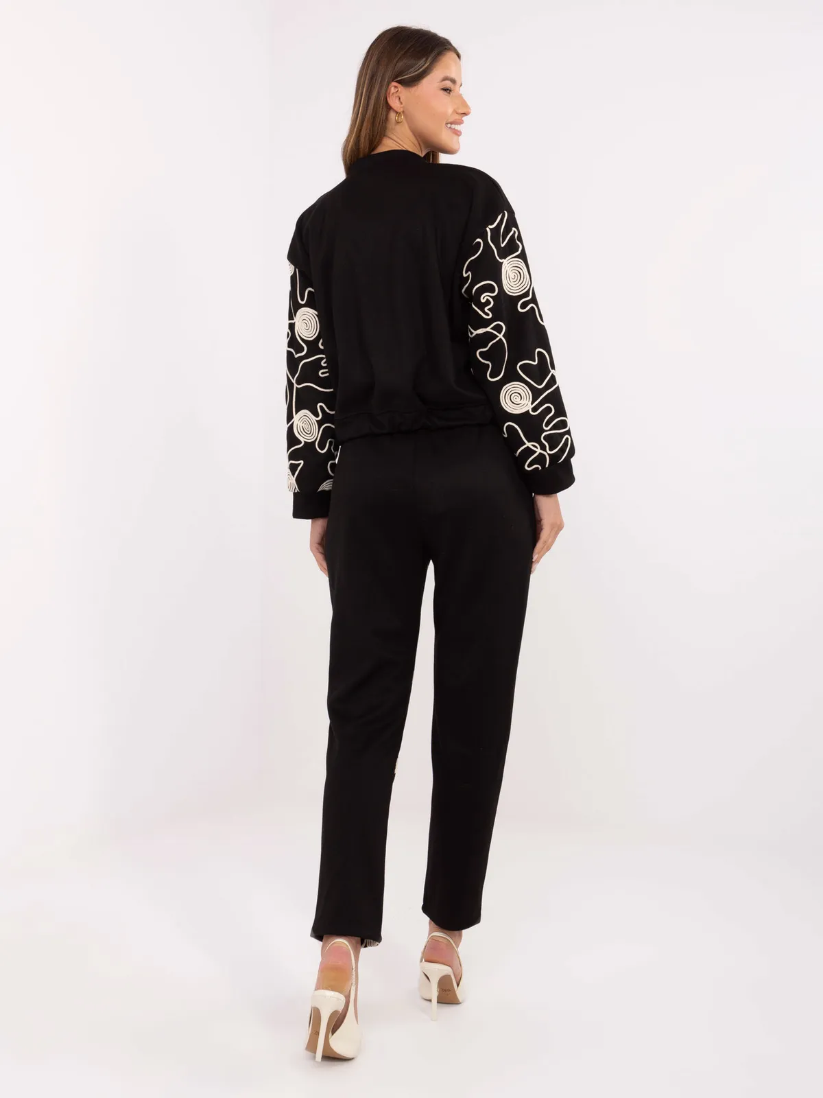 Dwuczęściowy komplet ze wzorzystą bluzą typu bomber - zdjęcie 1