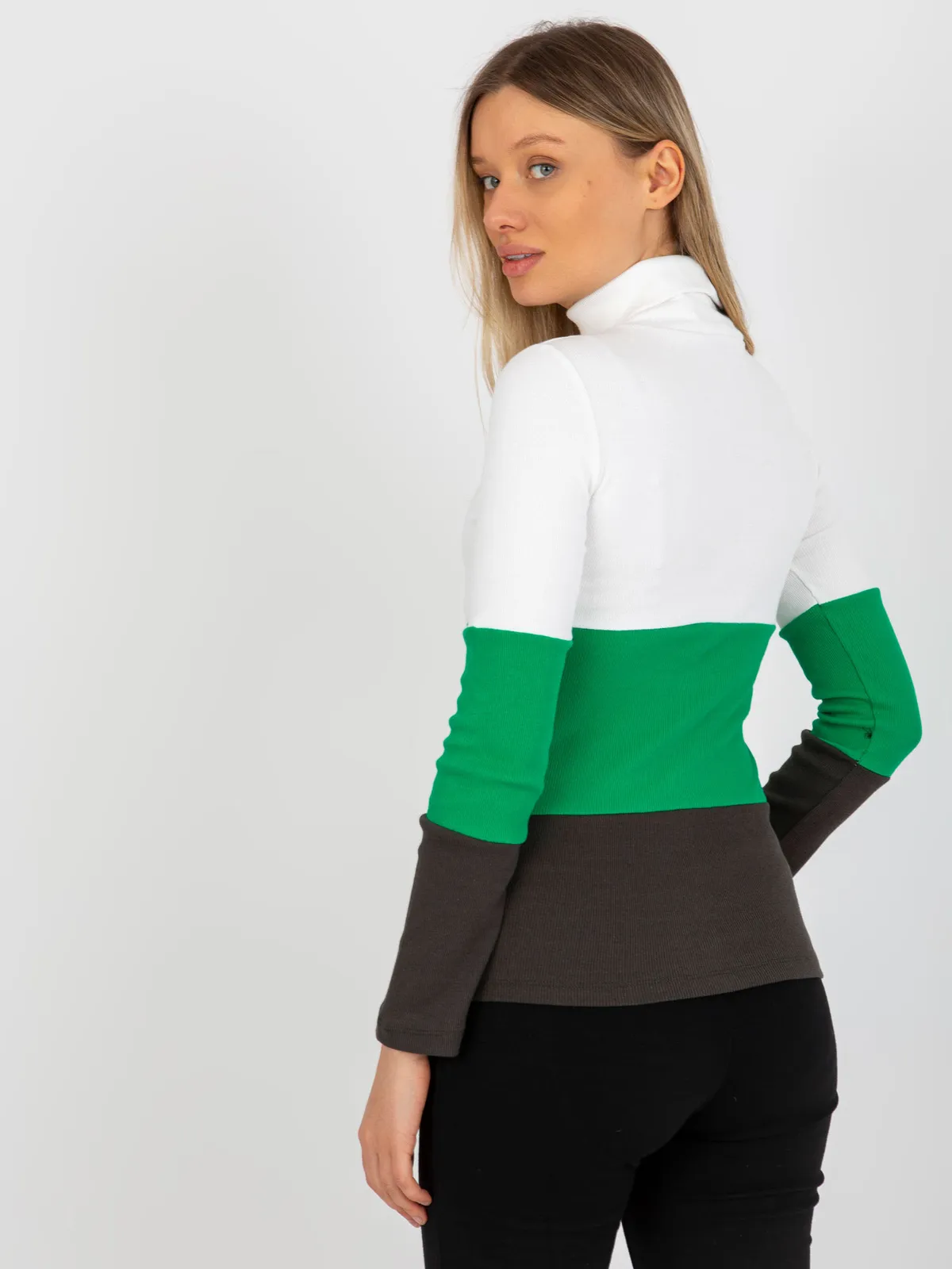 Ecru-khaki bawełniana bluzka basic z golfem w prążek - zdjęcie 4