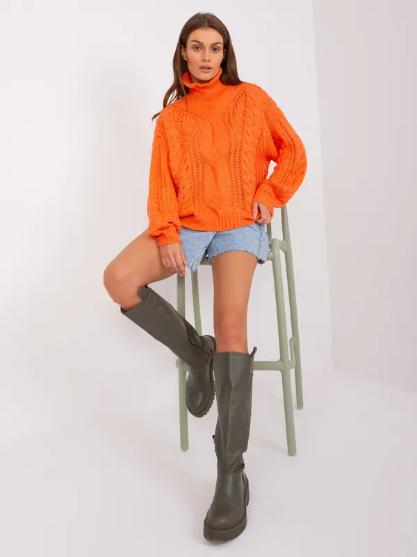 Ecru damski sweter oversize z warkoczami